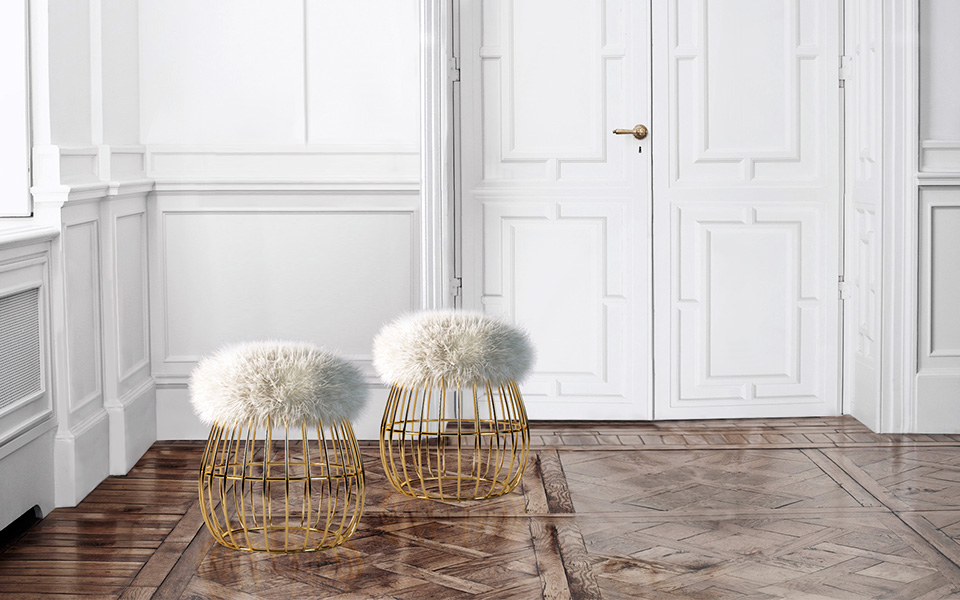 ANDY STOOL With a warm and friendly personality, Andy stool is an artistic combination of a gold plated brass structure and a woolly white fur. This gracious union is the perfect trendy addition to the coziest corner of the house.