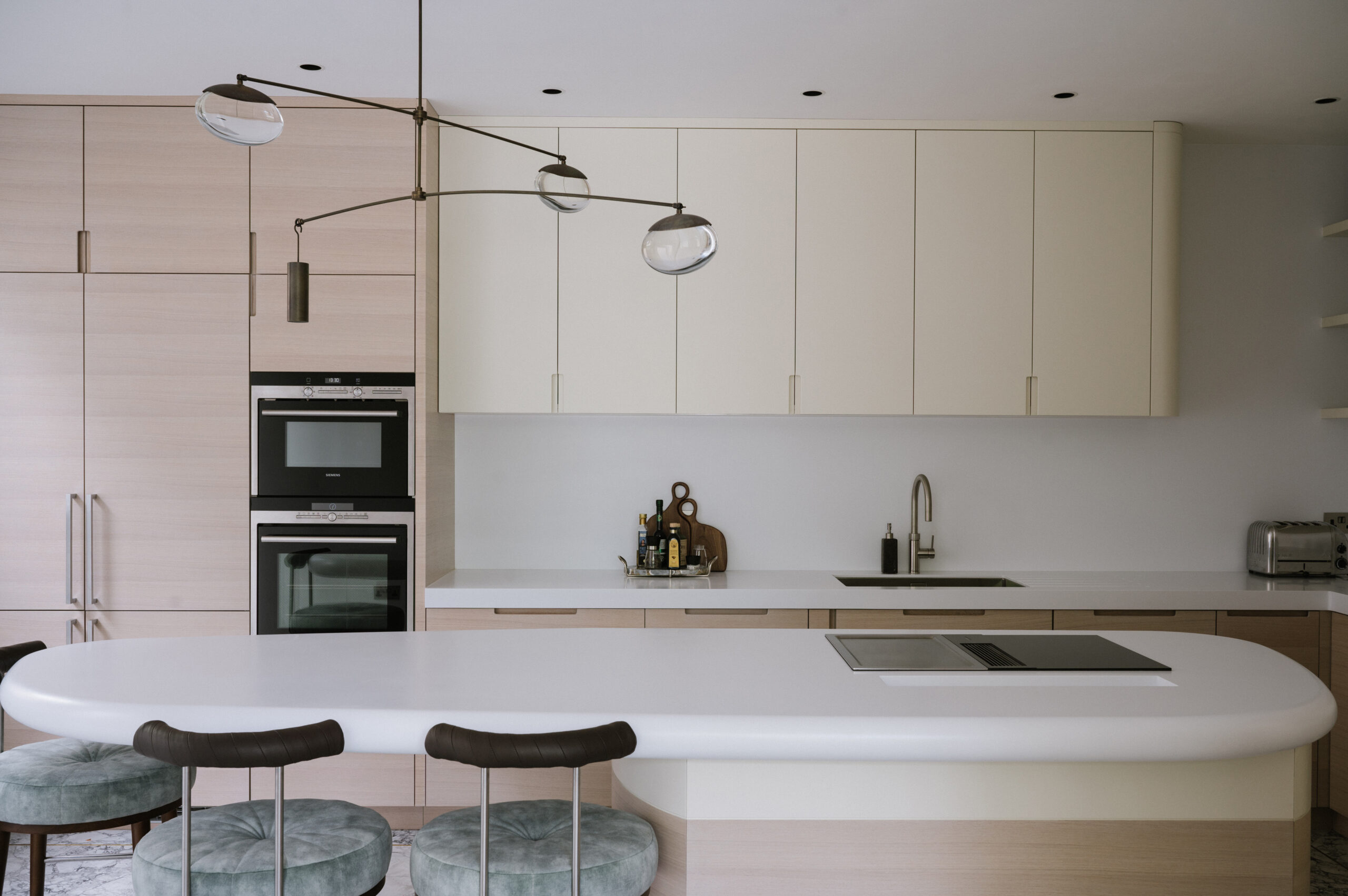 Kia Designs - Hampstead House Kitchen with Cantilevered Island